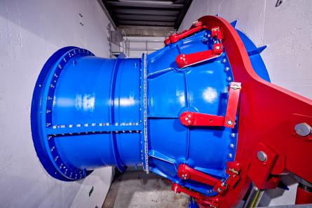 Im Leitapparat befindet sich die S-Turbine, unterirdisch im Kraftwerk Matte