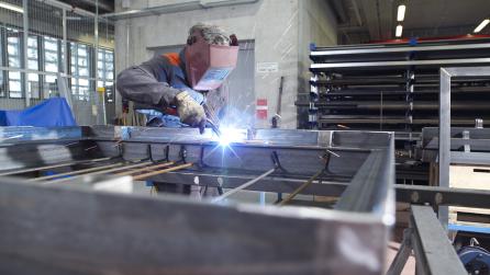 Metallbauer bei der Arbeit
